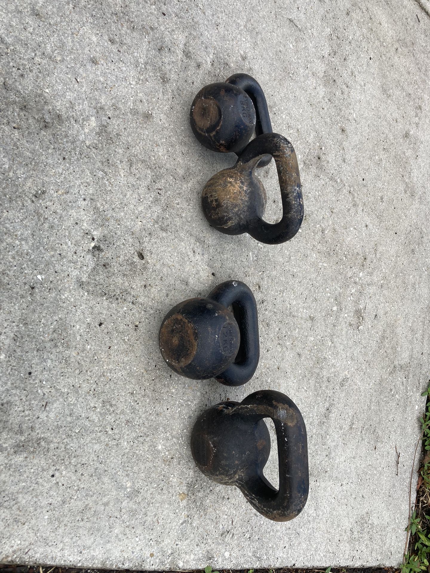 2 sets Of Kettle Bells