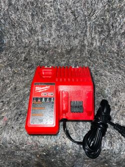 Milwaukee M12 and M18 12-Volt/18-Volt Lithium-Ion Multi-Voltage Battery Charger