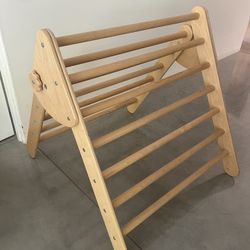 Montessori Pickler Triangle Wood And Hearts