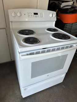 GE Electric Stove 30” (1 month warranty)