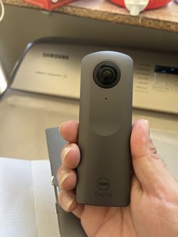 Ricoh Theta V 360 camera