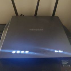 Nighthawk AC1900 Smart WiFi Dual Band Gigabit Wireless Router


