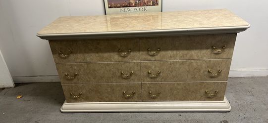Good condition dresser, big size Good condition dresser, big size