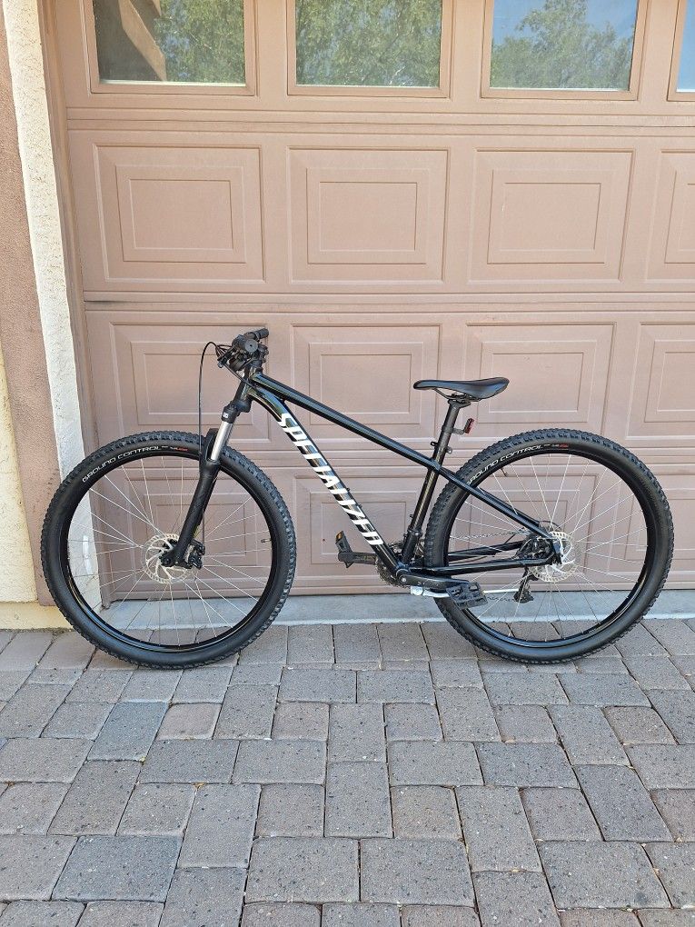 SPECIALIZED ROCKHOPPER SPORT 29 ER MOUNTAIN BIKE LIKE NEW ( CHECK MY OTHER BIKES )