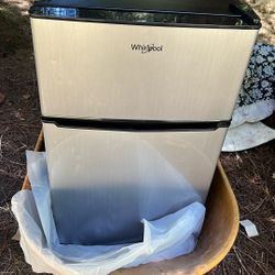 Whirlpool Mini Fridge And Freezer