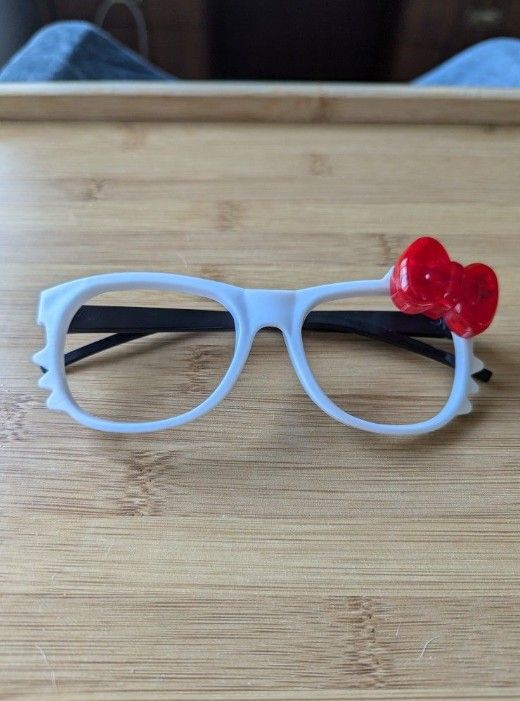Hello Kitty Glasses Sanrio
Disney Fashion Party