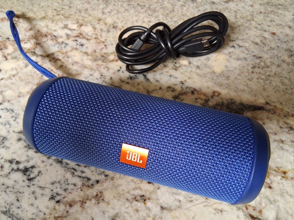 JBL Flip 3 With Charger Like New Great Sound $40 Firm