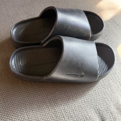 Nike Black Slides Like new Men’s 5 Womens 6 