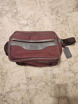 Maroon shoulder bag.