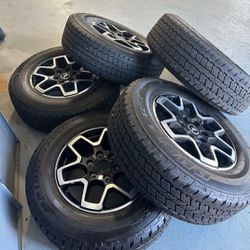 5 NEW 255 70 R18  Wheels And Tires 6x139  W/ TPMS