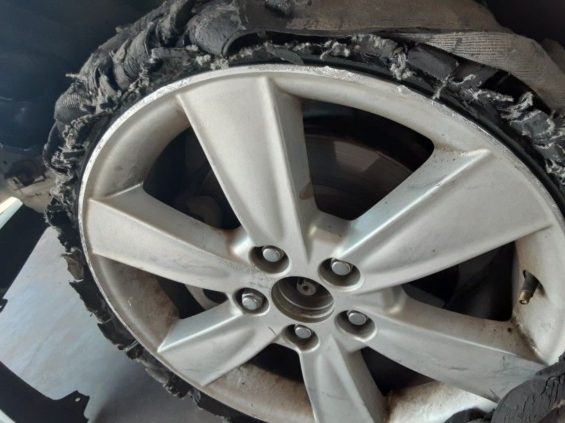 Lexus OEM Wheel For 2005 ES330