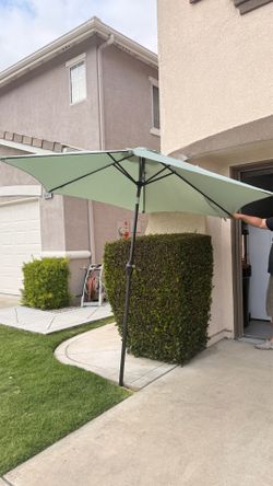 9ft Heavy-Duty Round Outdoor Market Table Patio Umbrella w/Steel Pole, Easy Crank Lift - frosty Green
