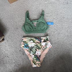 Cupshe bikini set new with tags size S (dm to buy separately)