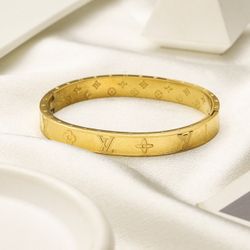 **MUST GO** Gold LV’s Bracelet