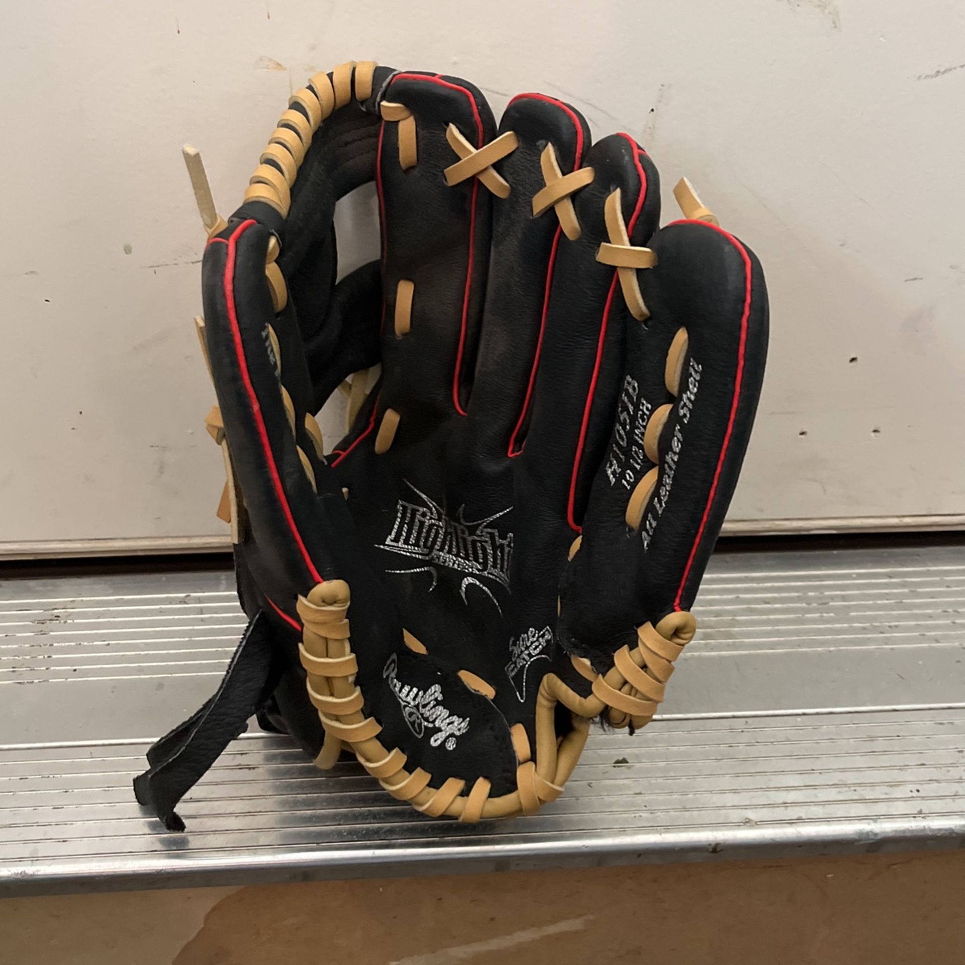 Rawlings 10 1/2” Baseball Glove