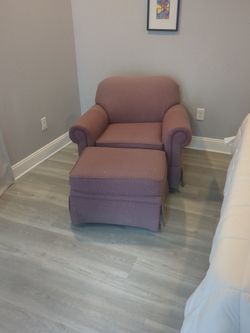 Arm Chair With Foot Rest
