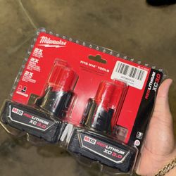 Milwaukee M12 12-Volt Lithium-lon XC Extended Capacity 3.0 Ah Battery Pack (2-Pack)