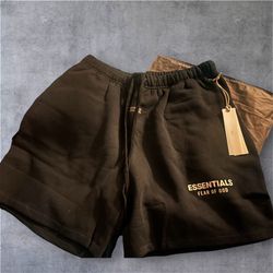 M Fear of God Essentials shorts (Jet Black) - Size M