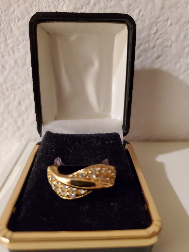 Very Stylish Ring. Heavy 18K Yellow Gold Plate with 18 Set Crystals.