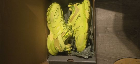 TRACK RUNNERS Neon Yellow