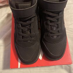 Boy Nike shoes size 13c