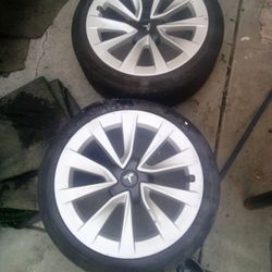 2 19 Inch Tesla Rims Excellent Condition Tires Bad But Rims Good $100