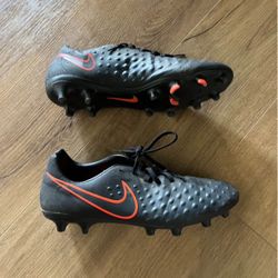 Excellent Nike Mens Black Soccer Cleats - Size 11