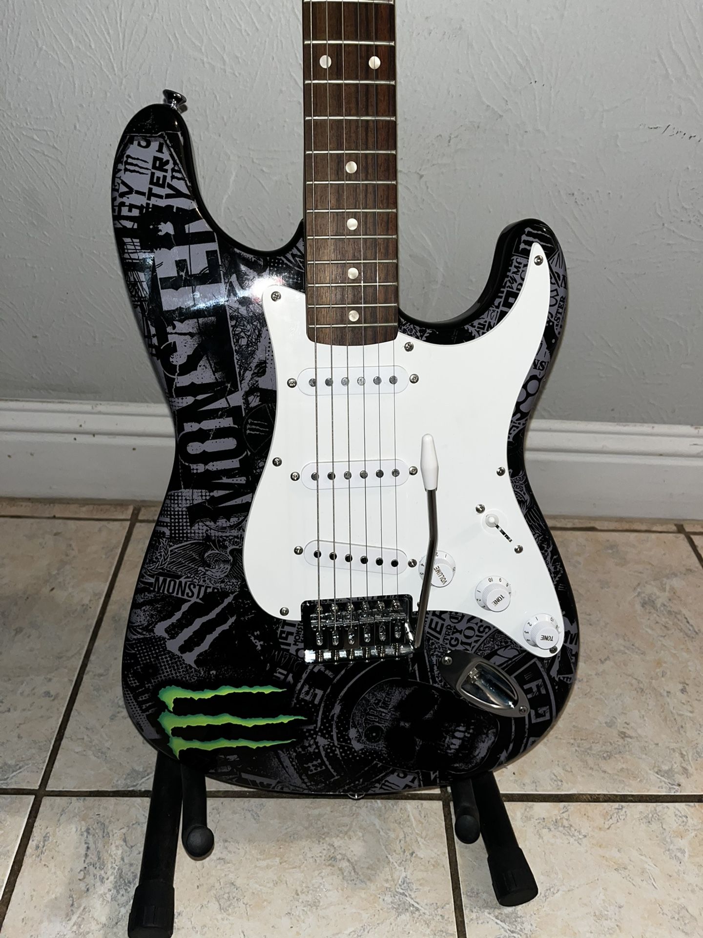 Squier Bullet Strat Monster Energy Drink Limited Edition Fender With Stand