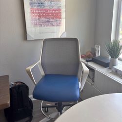 Modern Office Chair / Bar Height Chair – Like New