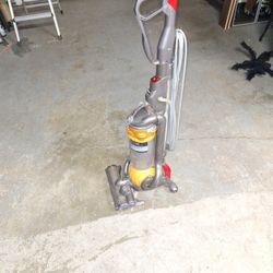 Dyson DC 25 Vacuum Cleaner 