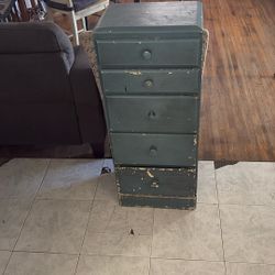 Dresser 