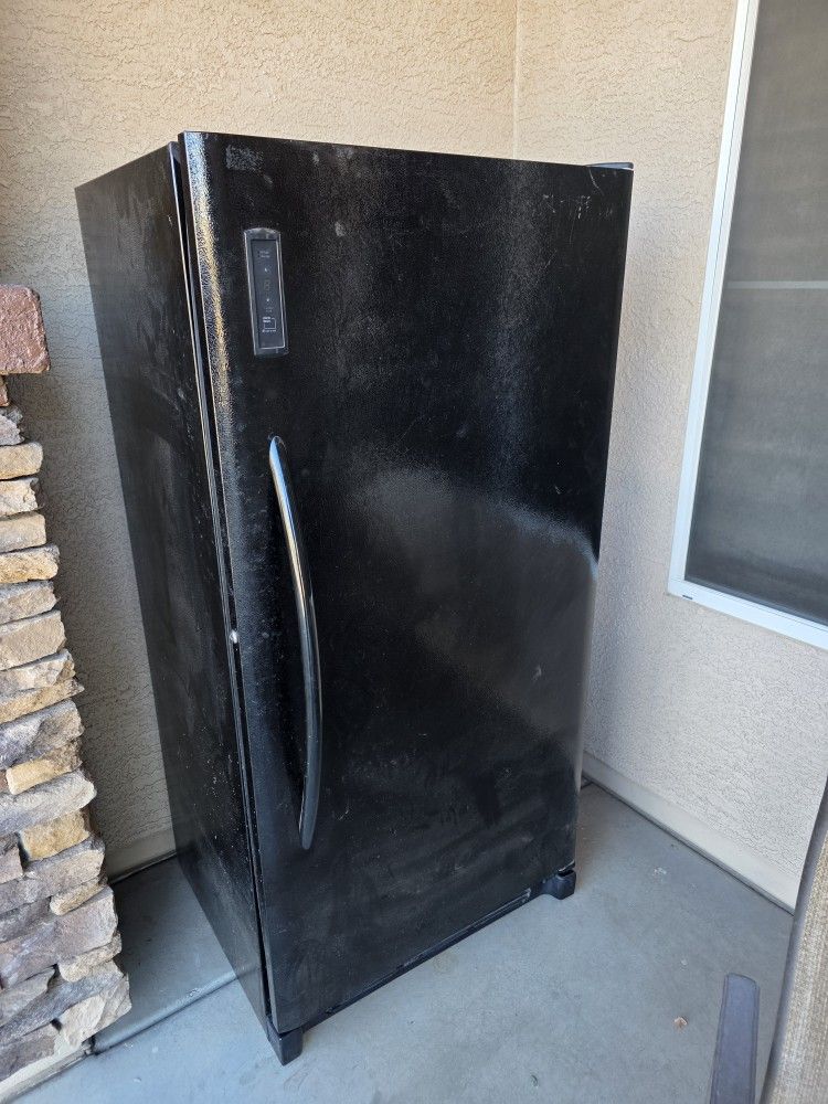 Freezer Upright  18CU