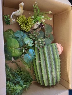 Reptile Fake Plants & Hides with Heat Lamp