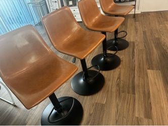 Adjustable height barstools