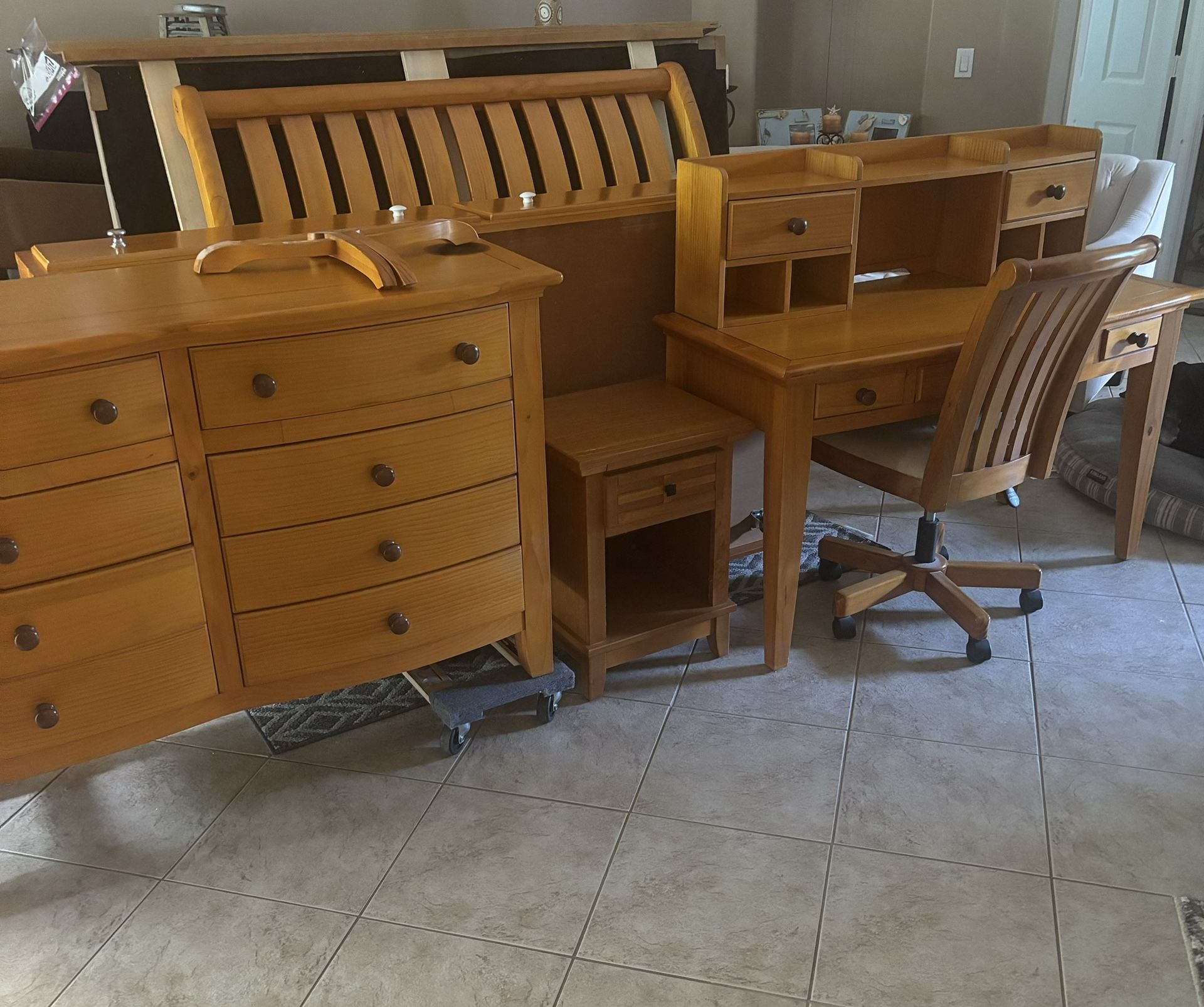 Wood Bedroom Furniture Set