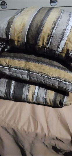 New throw pillows set of 4