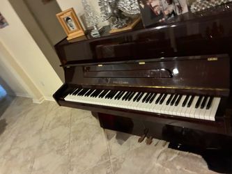 Kohler & Campbell console Cherrywood piano