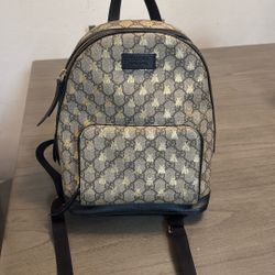 Gucci Backpack GG Supreme Bee 
