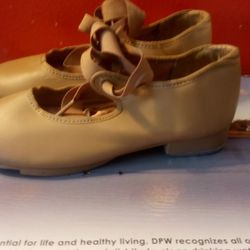LITTLE KIDS SIZE TAP SHOES.... CHECK OUT MY PAGE FOR MORE ITEMS..