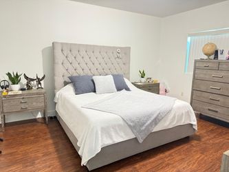 King Size Upholstered Tufted Bed – Tall Headboard – Excellent Condition