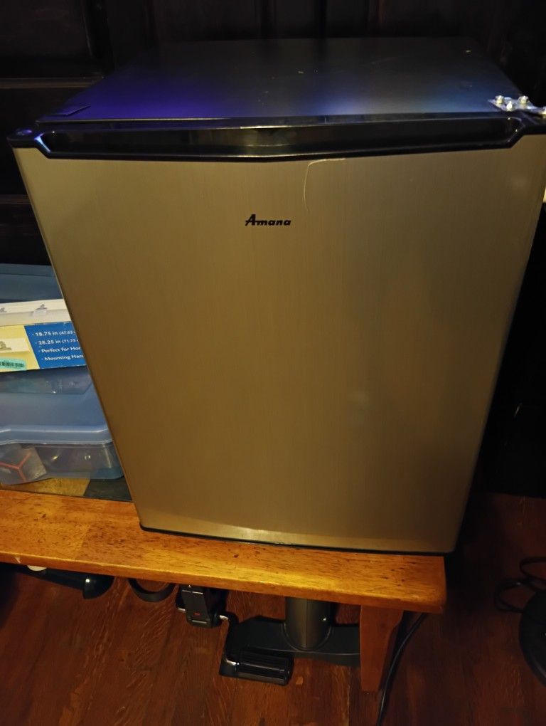 Mini Fridge 