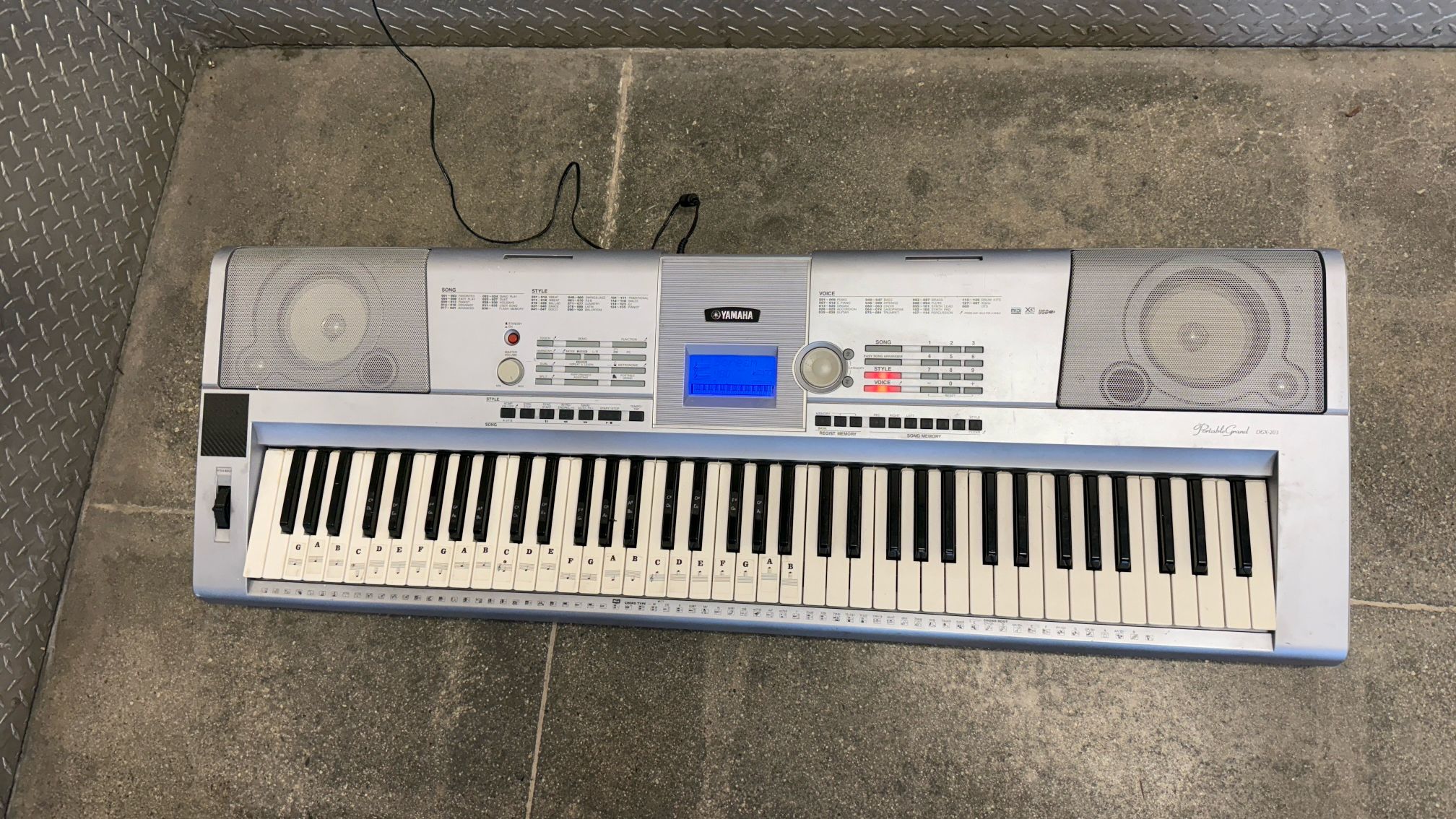 Yamaha DGX-203 Electronic Keyboard (76 Keys)