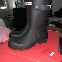 Brand new in box Womens HUNTER boots size 10