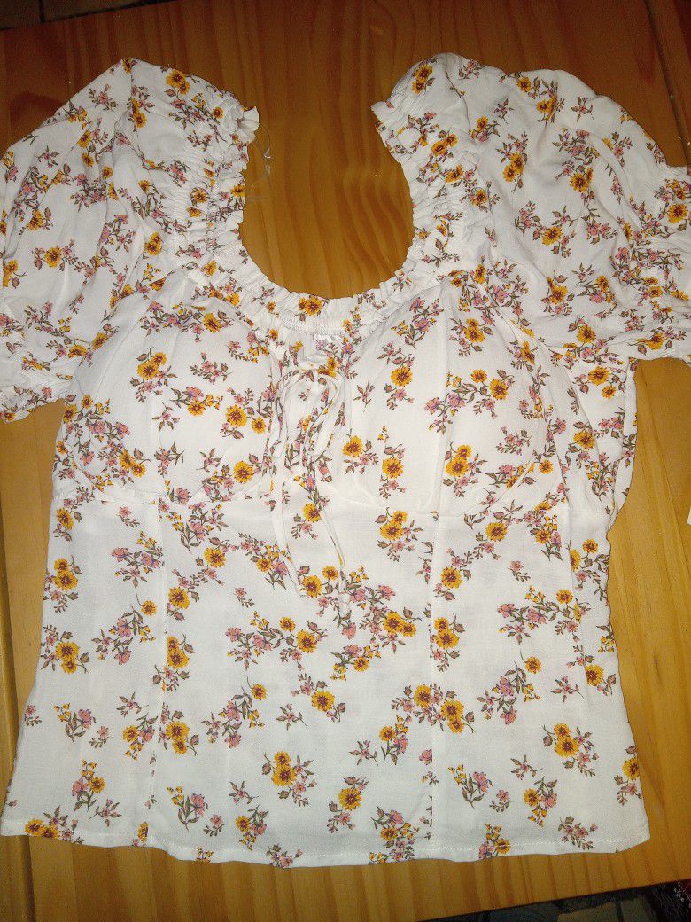 Women's Size Large Floral Crop Blouse New $3 Must Pick Up In Edinburg No Holds 