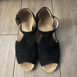 Black Wedge