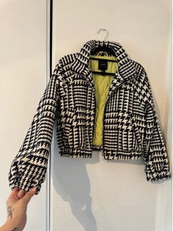 Forever 21 houndstooth cropped jacket size S