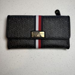 TOMMY HILFIGER WALLET NEW