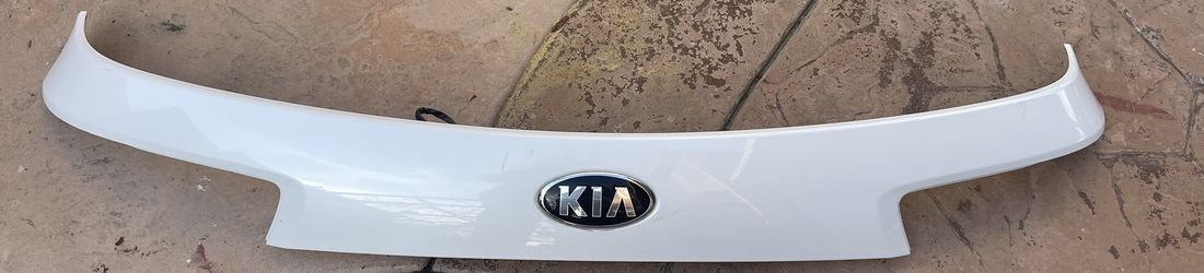 2015-2020 Kia Sorento Rear Tailgate Garnish White