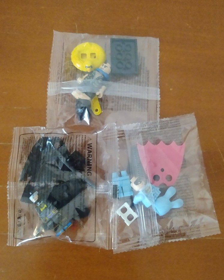 BRAND NEW IN SEALED PACKAGES LEGO COLLECTIBLE BATMAN MOVIE MINIFIGURES WITH ACCESSORIES AND STANDS