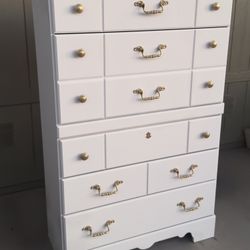 Modern Chic 6-Drawer Dresser – Matte White w/ Gold Hardware - FREE DELIVERY